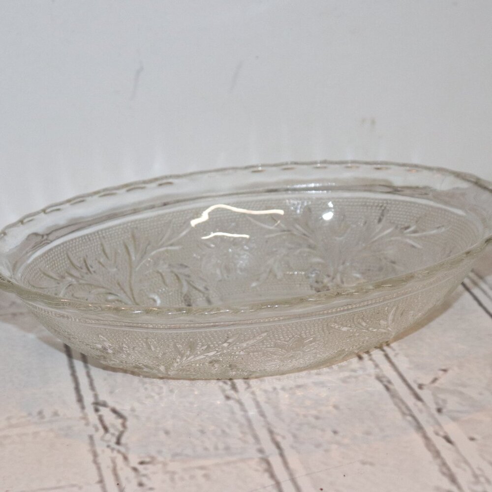 🍬 Vintage Floral Glass Candy Dish · 8.5" x 2.5"